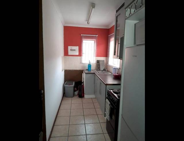 3 BEDROOM TOWNHOUSE FOR SALE IN PROTEA GLEN